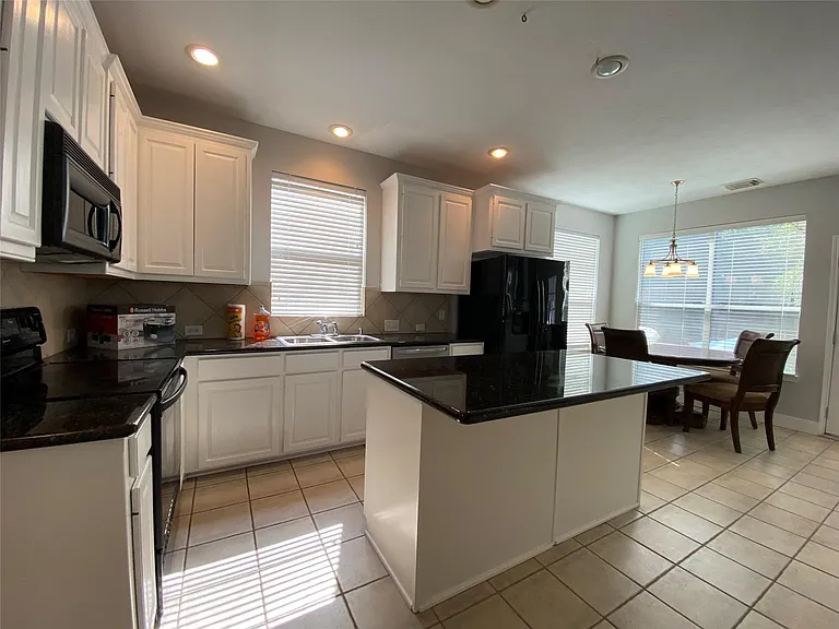 7 W Cottage Green St — Photo 10