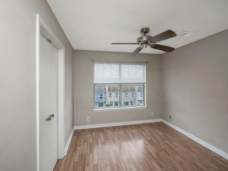 102 Picadilly Ln #203 — Photo 14