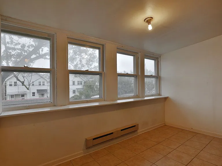 2403 Summit St — Photo 27