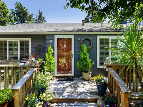 17615 Bryant Rd, Lake Oswego, OR 97035