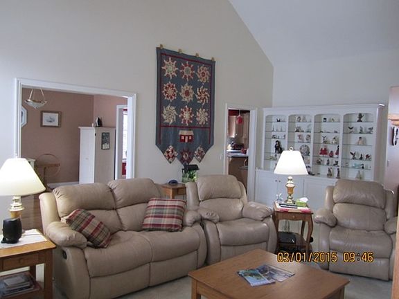 4th image of 242 Larchwood Dr