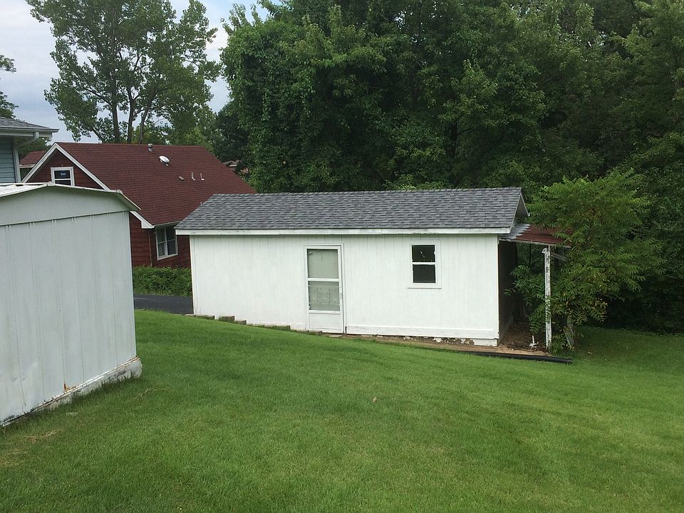 2nd image of 1520 Sunset Dr