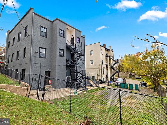 3rd image of 2834 R St SE APT 6