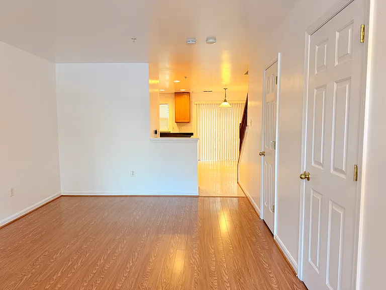 611 Tivoli Rd — Photo 2