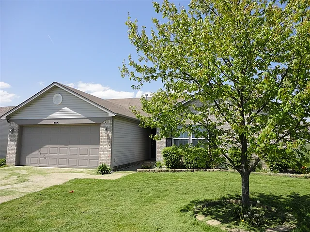 270 Woodfield Dr — Photo 1