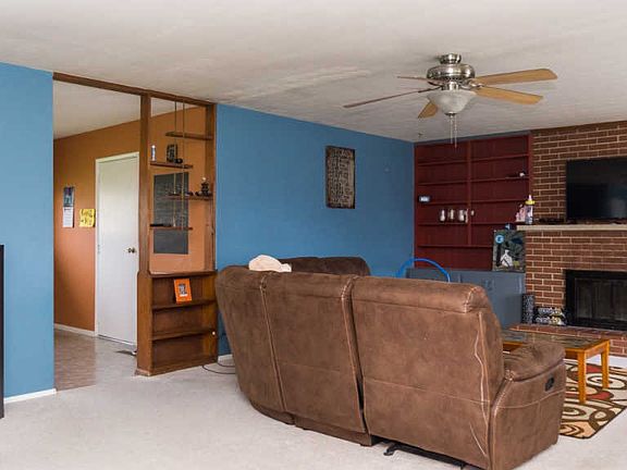 3rd image of 40 West Ct