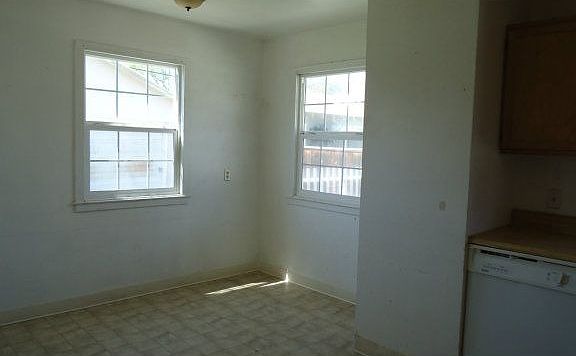 5th image of 571 Leigh Ave