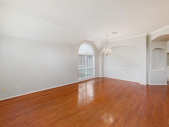 4th image of 805 Yale Dr