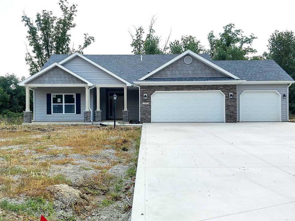 1st image of 221 Ironwood Ln