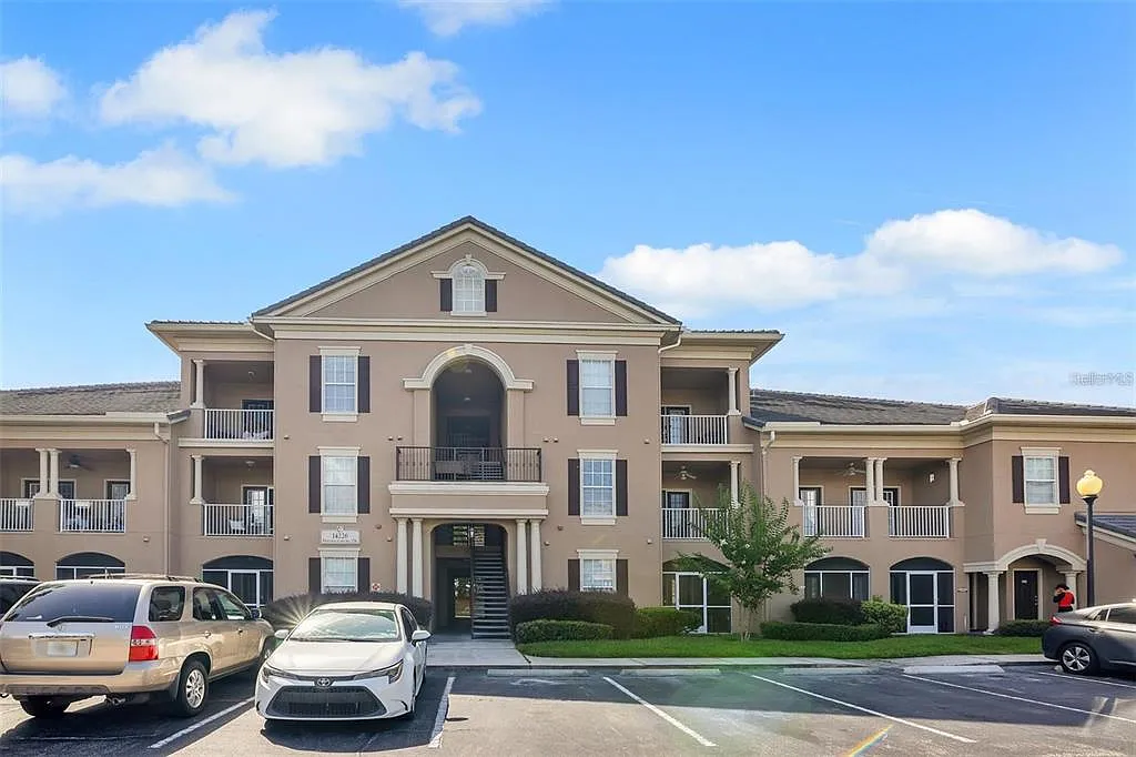 3 bed, 3.0 bath, 1554 sqft, $2,100 — Photo 2