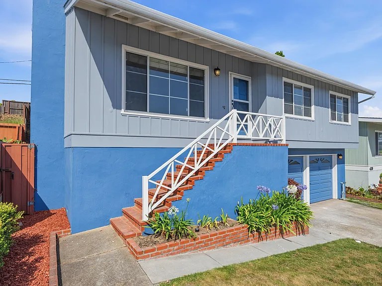 435 Alhambra Rd — Photo 2
