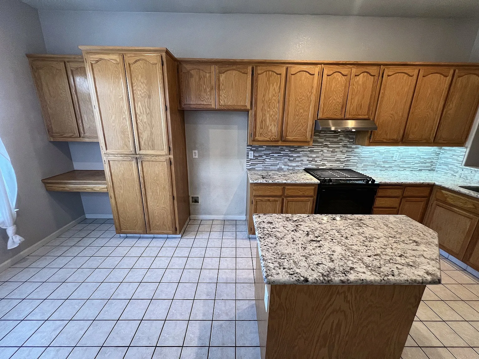 Move-in Ready 3 Bed/2 Bath Single Family Home in Manteca, CA - Available 07/07 - $2700/mo — Photo 4