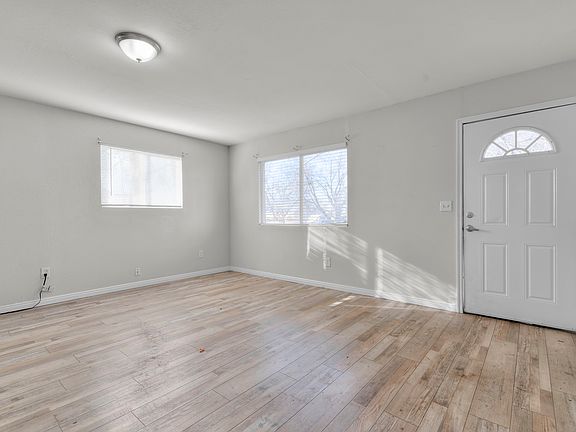 4th image of 3022 Monroe Blvd