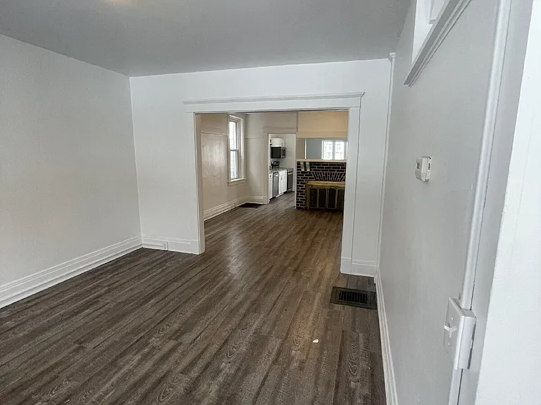 126-136 S Spring Ave #136 — Photo 8