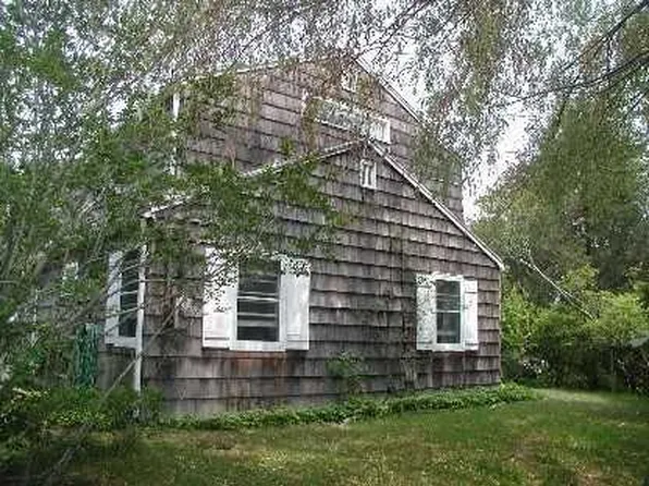 https://photos.zillowstatic.com/fp/2b25eb030838e256806efa23563be881-p_e.webp