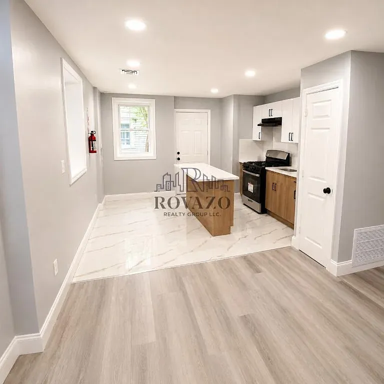 96 Eaton Pl — Photo 3
