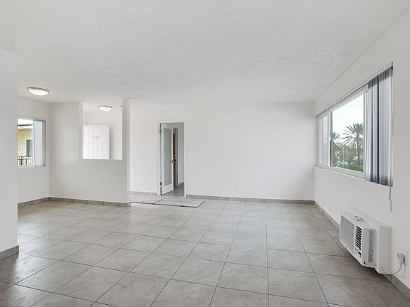 4th image of 905 N 3rd St APT 208