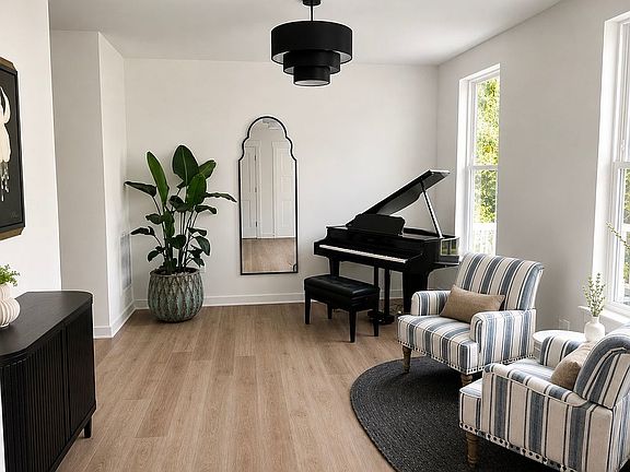 3rd image of 15717 Tierra Dr