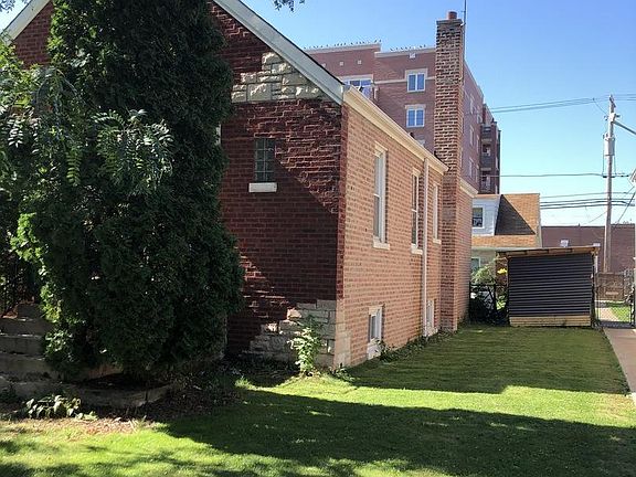 3rd image of 2826 N Neenah Ave