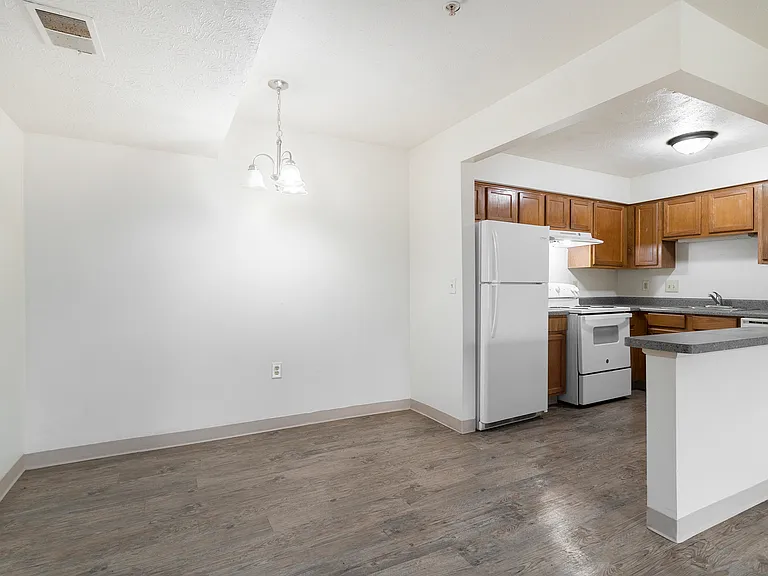 60 Springview Dr #306 — Photo 1