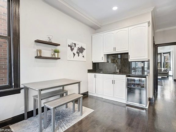 5th image of 3337 N Kenmore Ave #2