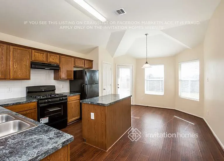 19811 Whispering Hollow Ln — Photo 9