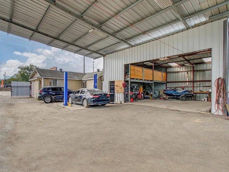 2125 Aldine Bender Rd — Photo 5