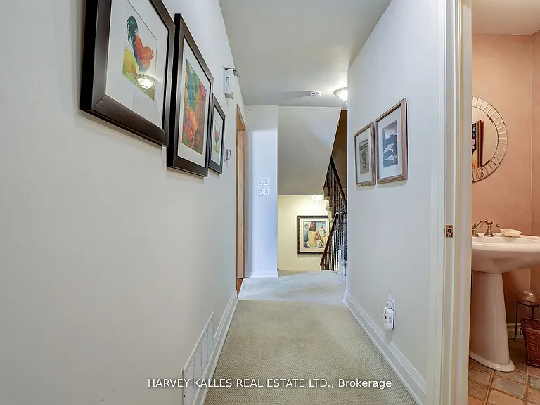 18 La Rose Ave #Townhouse 16 — Photo 16