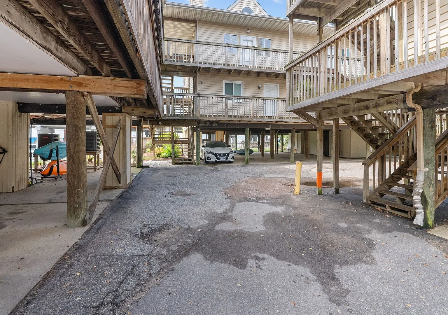 Beachfront 2BR/2BA Condo with Water Views in Norfolk Water Included — Photo 2