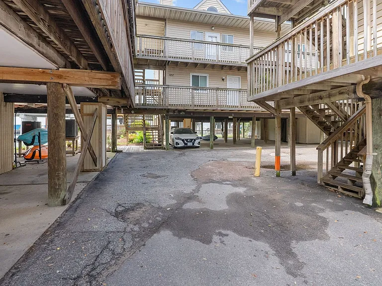 837 Little Bay Ave #3C — Photo 2