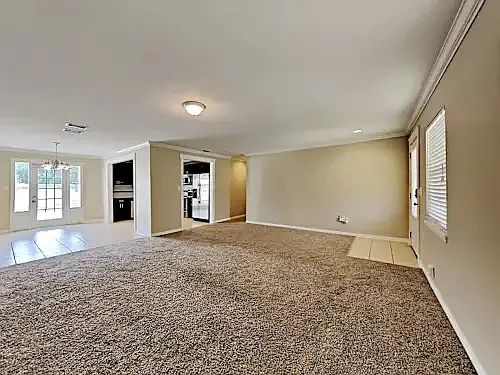 3 bed, 1359 sqft, $2,555 — Photo 3