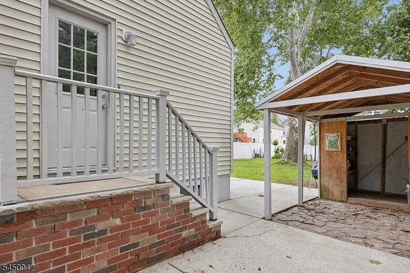 3 bed, 1.0 bath, $3,950 — Photo 4
