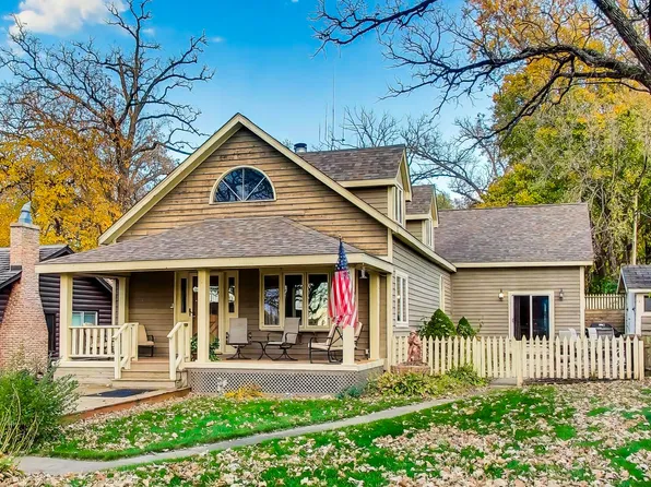 4116 E Lake Shore Dr, Wonder Lake, IL 60097