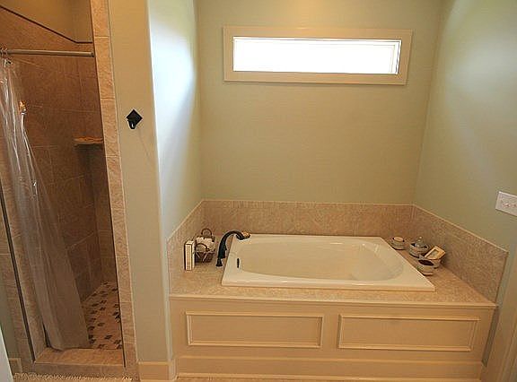 Master Bath tub