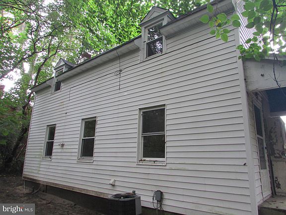 4th image of 28 Ames Ln