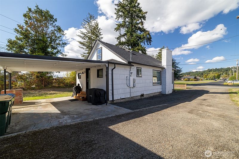 4th image of 1307 SW Johnson Avenue