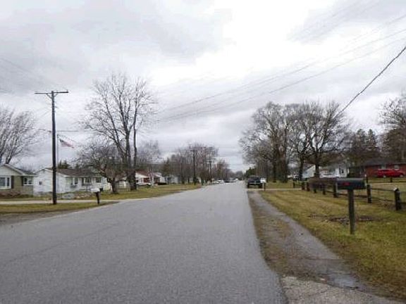 Exterior Neighborhood (street photo)