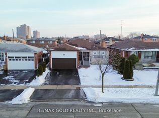 40 Maryhill Dr, Toronto, ON M9V 3C2