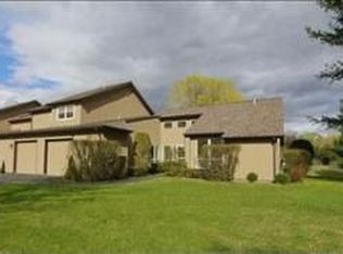 1 Pond Dr W, Rhinebeck, NY 12572