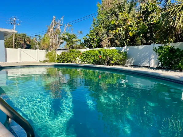 690 Purdy Dr, Sanibel, FL 33957