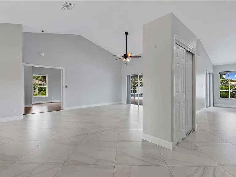 15575 Woodmar Ct — Photo 5