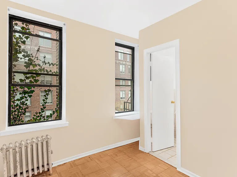 529 E 13th St #4A — Photo 3