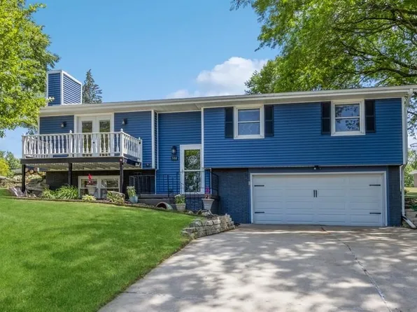 500 Hampton Ct, Williamsburg, IA 52361