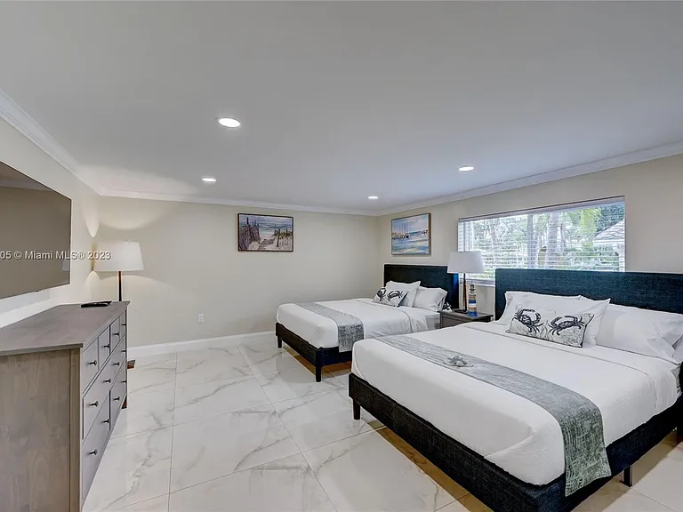 1109 Hollywood Blvd — Photo 14