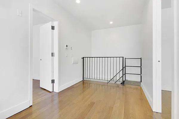 Rented by Nooklyn NYC LLC | media 82