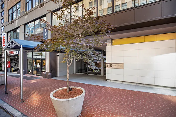 Rented by Compass | media 19