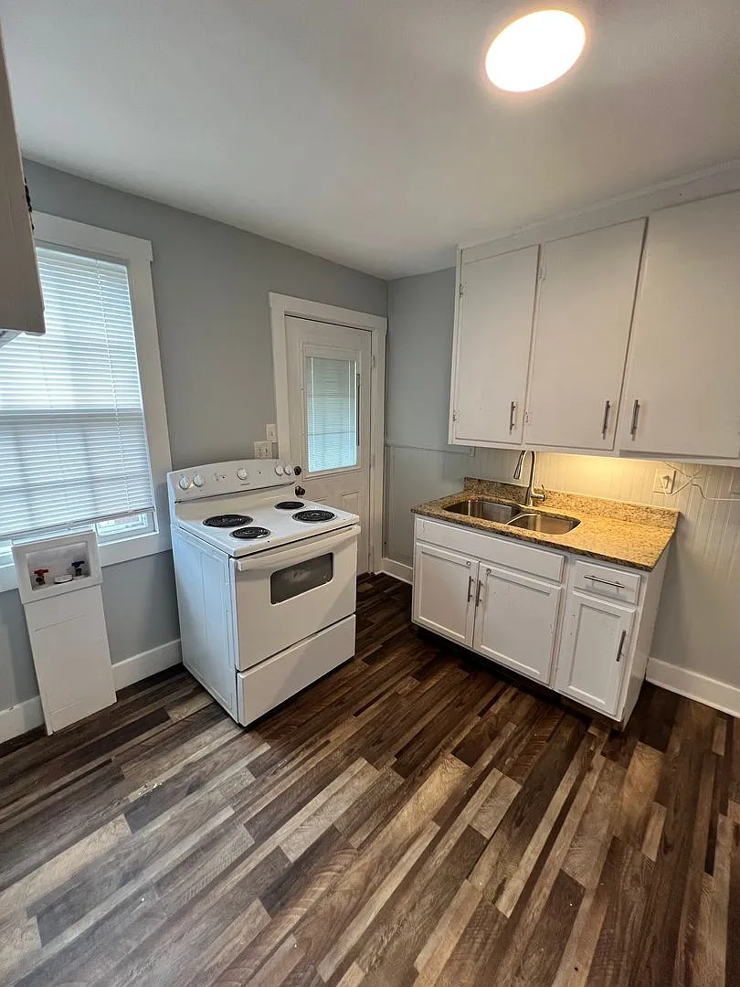 1103 Berry Street — Photo 4