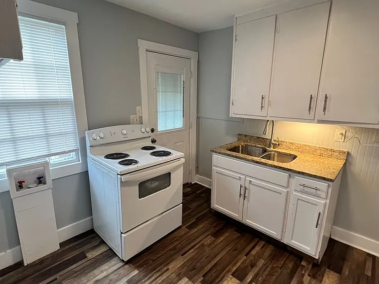 1103 Berry St — Photo 4
