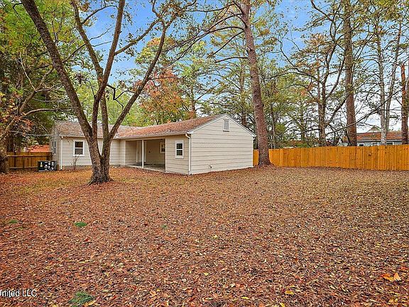 4th image of 2602 Brookwood Dr