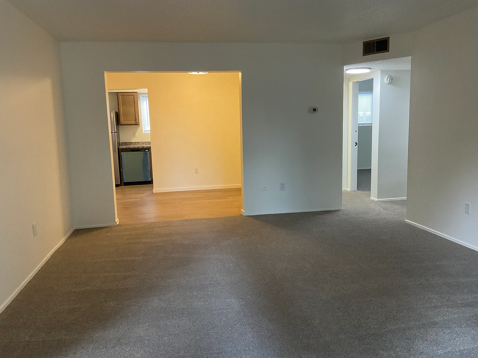 2 bed, 1000 sqft, $1,500 — Photo 2